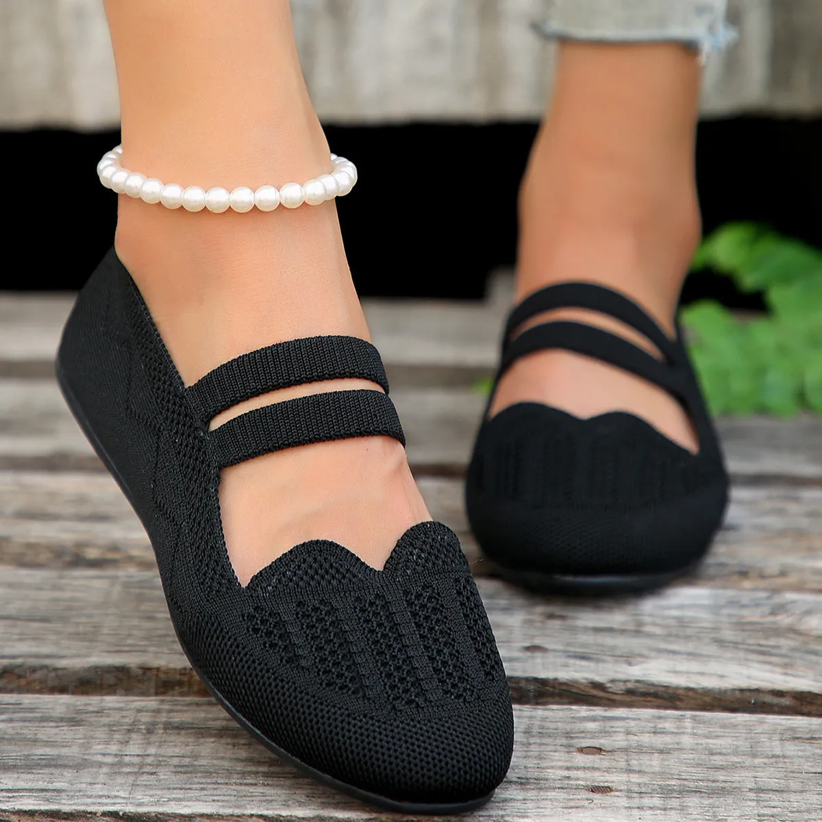 Women's casual mesh slip-on flats in black with round toe, flat heel, and breathable upper