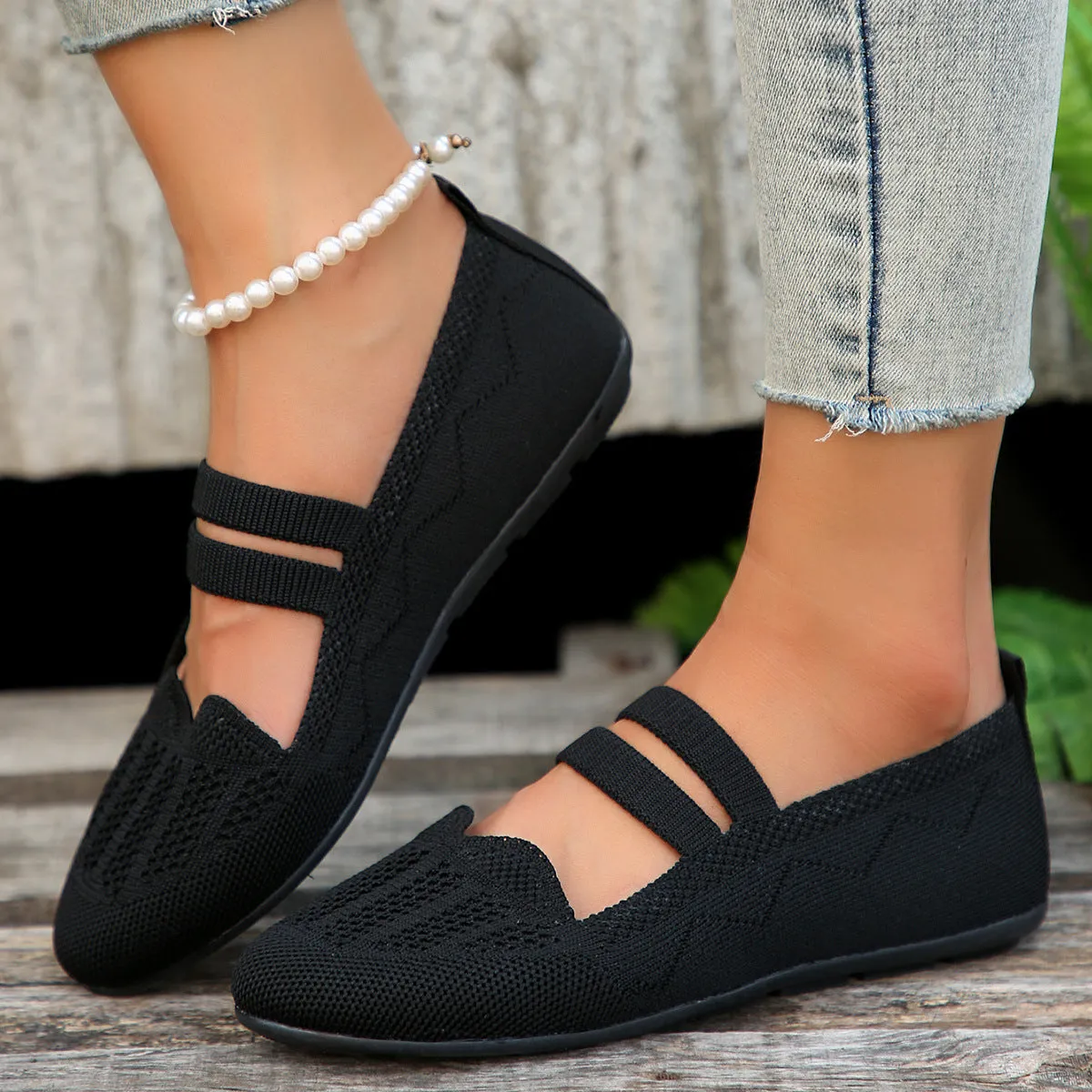 Women's casual mesh slip-on flats in black with round toe, flat heel, and breathable upper