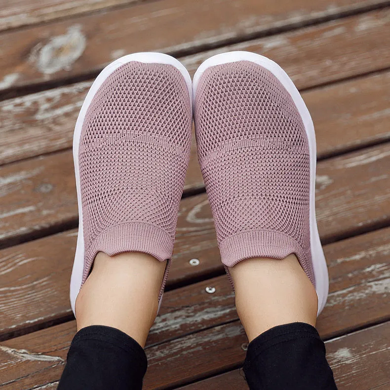Men's breathable mesh running shoes with MD sole, available in multiple colours, side view on white background