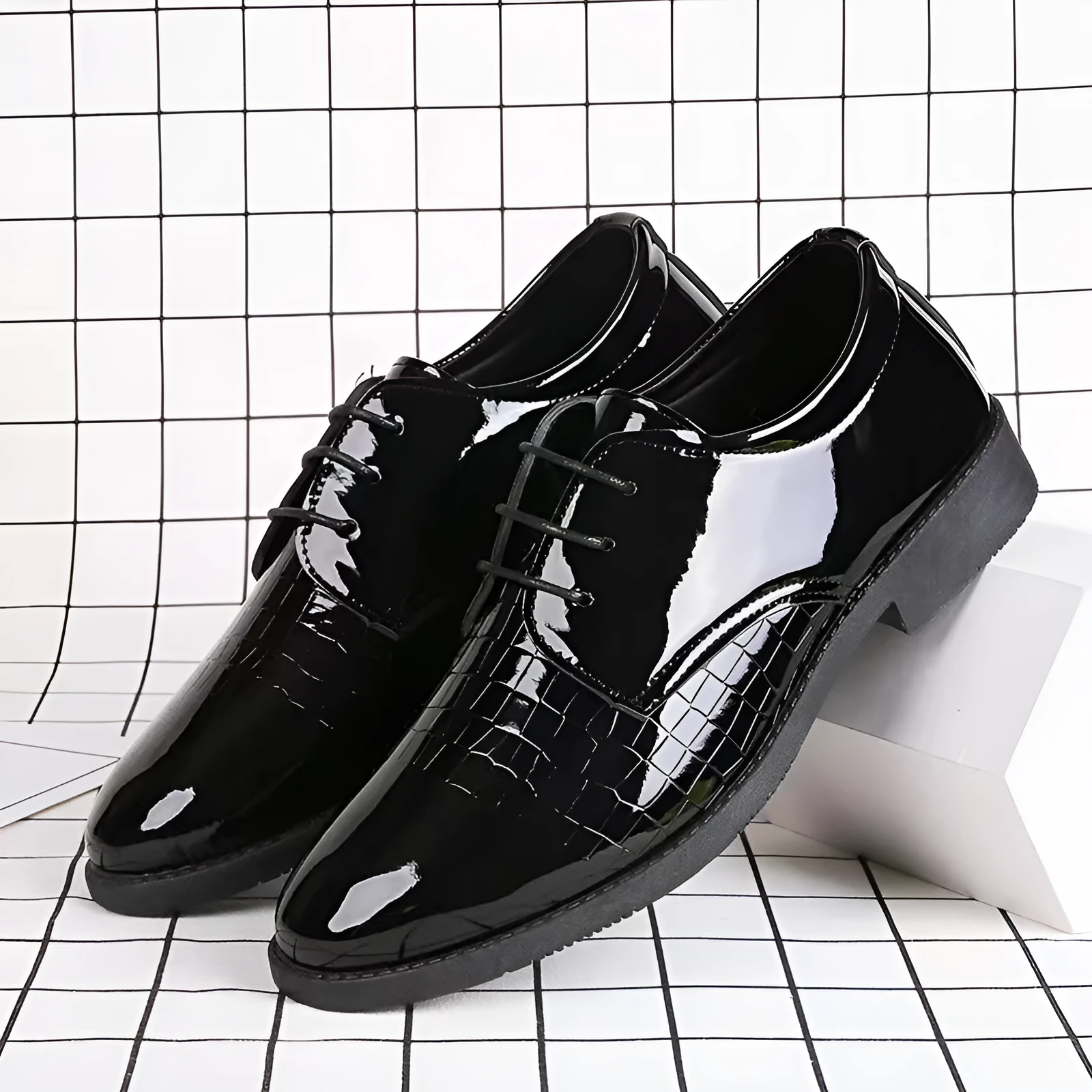 Autumn men's British style leather shoes low top round toe metal detail black 3303