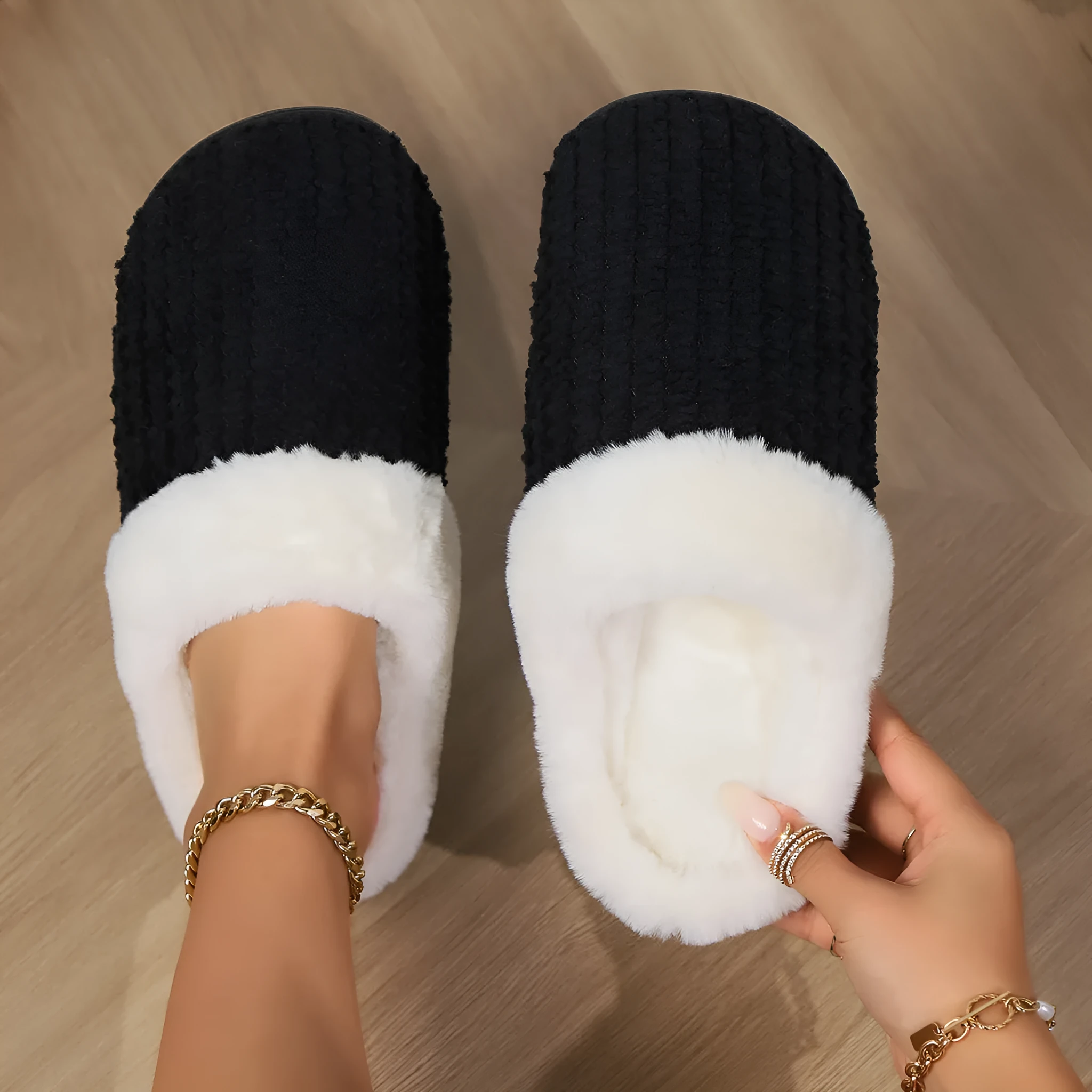 Fluffy plush unisex casual slippers in solid colour with plush upper for indoor wear