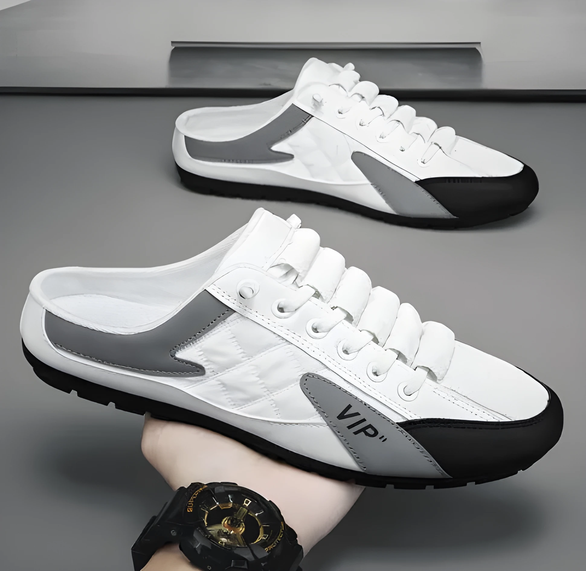 Breathable male casual shoes in black with lace-up closure and rubber sole