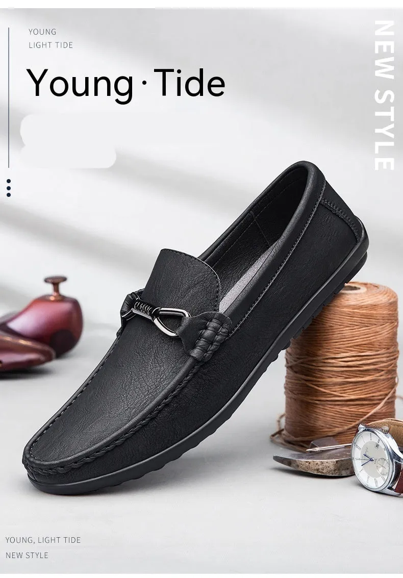 Breathable soft bottom slip-on casual shoes in solid colour with two-layer cowhide upper and rubber sole