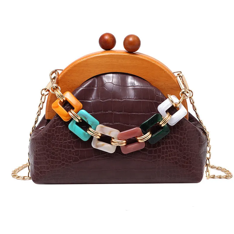 Women's shell-shaped PU clutch bag with diamond element and chain strap in black