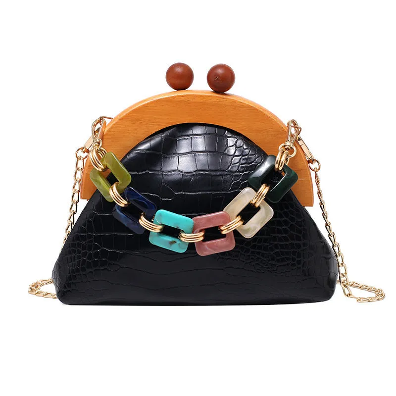 Women's shell-shaped PU clutch bag with diamond element and chain strap in black