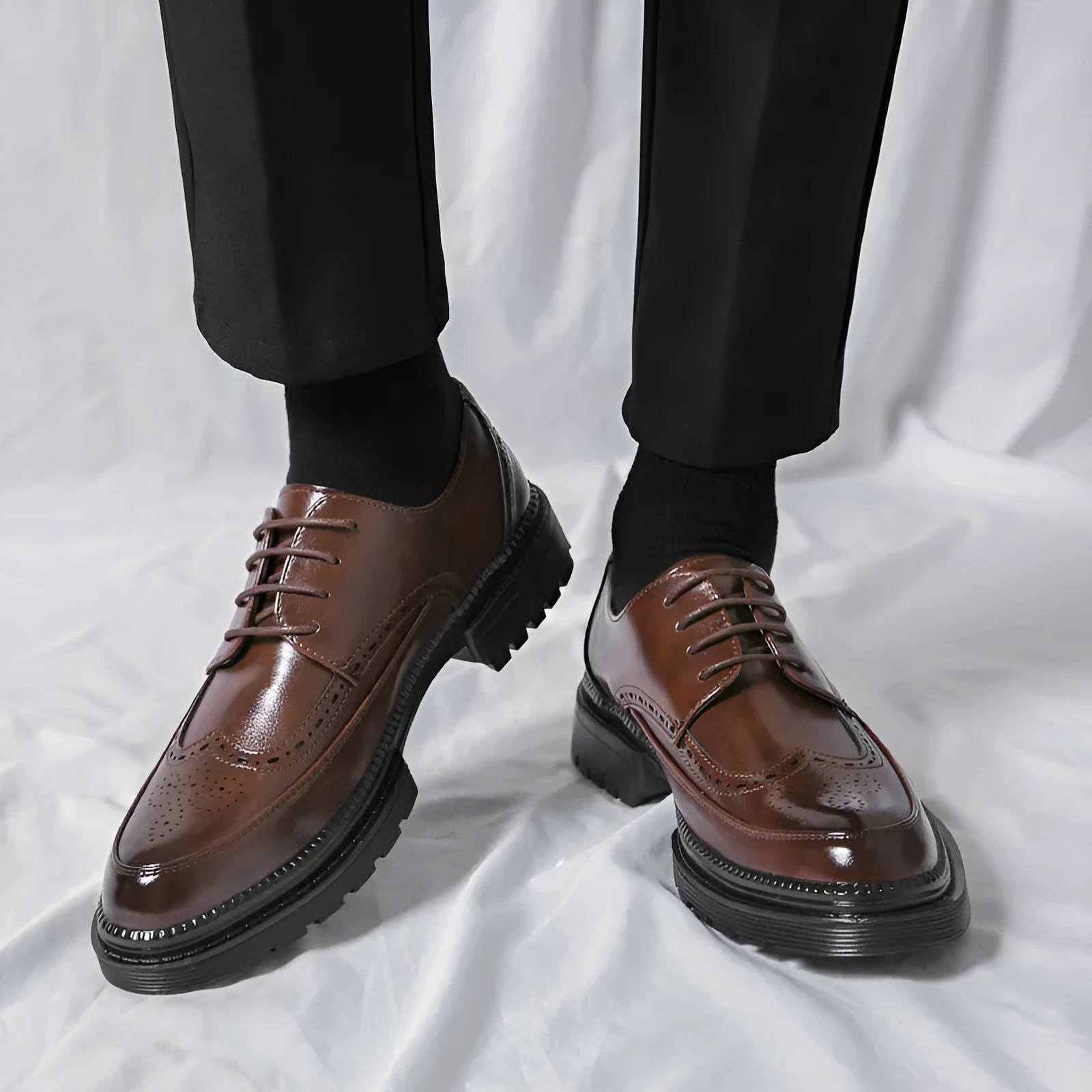 Plus size men's brogue shoes in black, British style, PU upper, low top, rubber sole