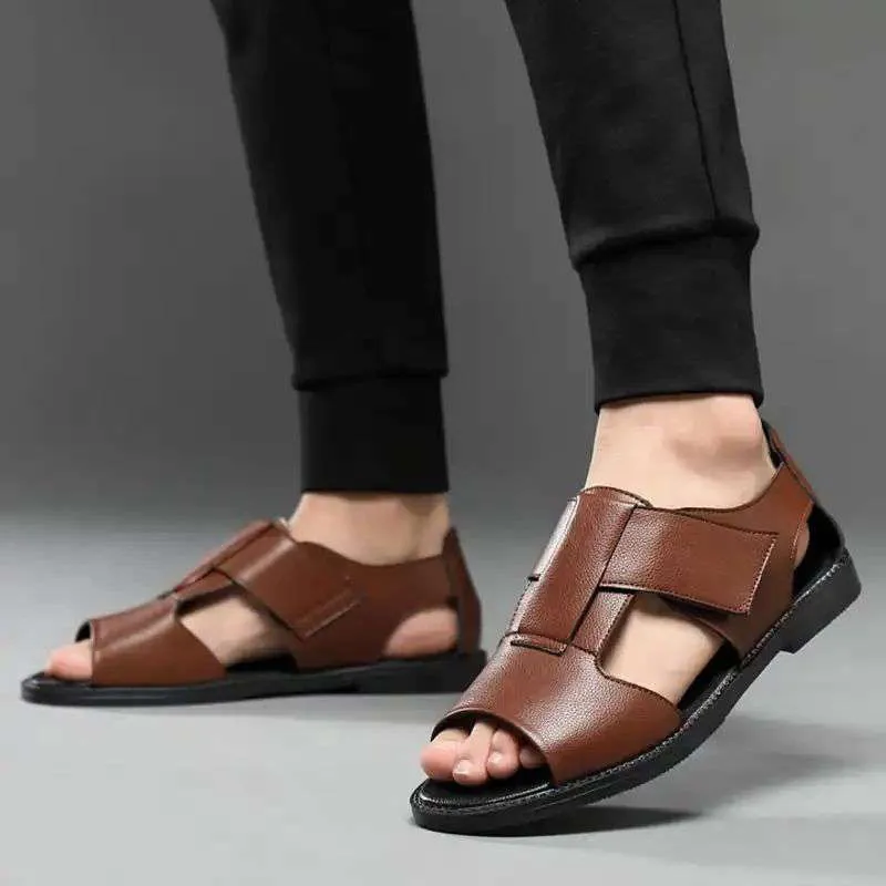 Men's black and brown leather Roman-style casual sandals with open toes and rubber soles