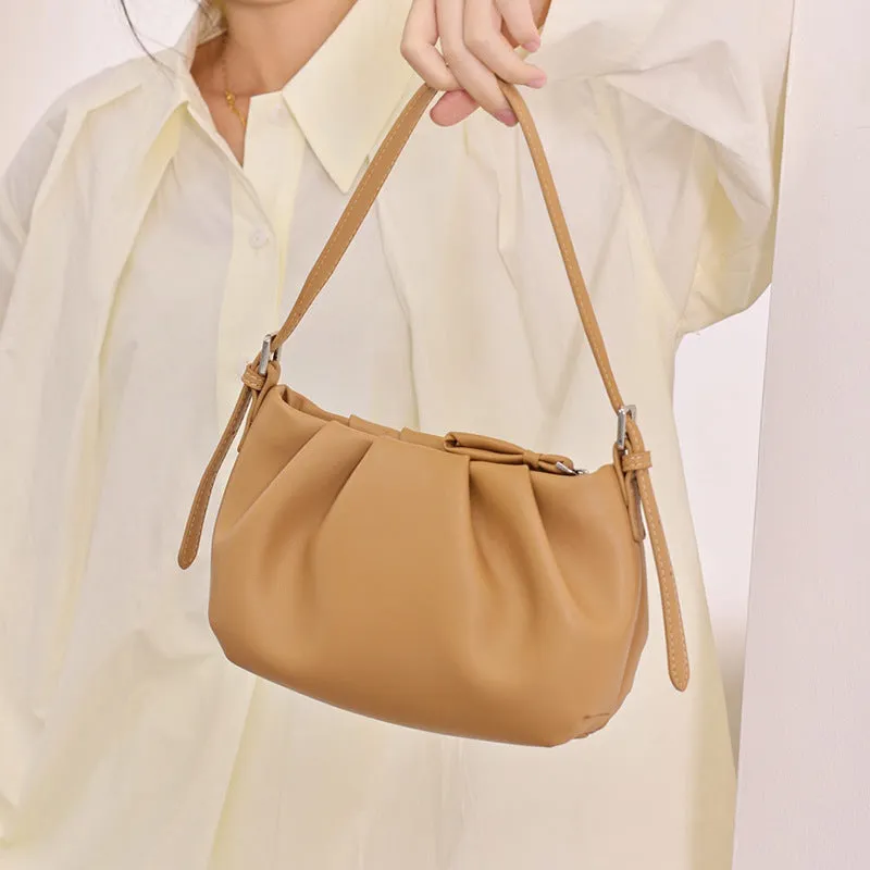 Genuine leather one-shoulder crossbody bag with folds cloud design, zip closure, compact 20x13x7cm size, black colour