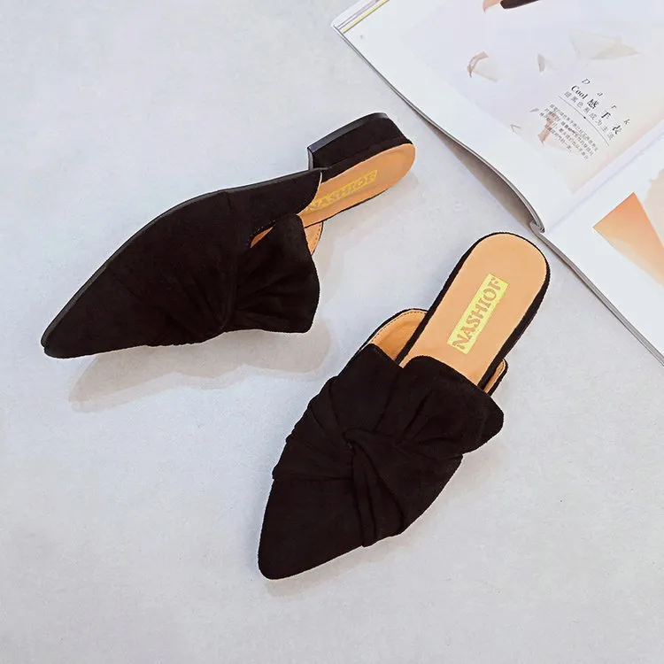 Women's suede pointed slippers with low square heel and bow detail, black colour, side view