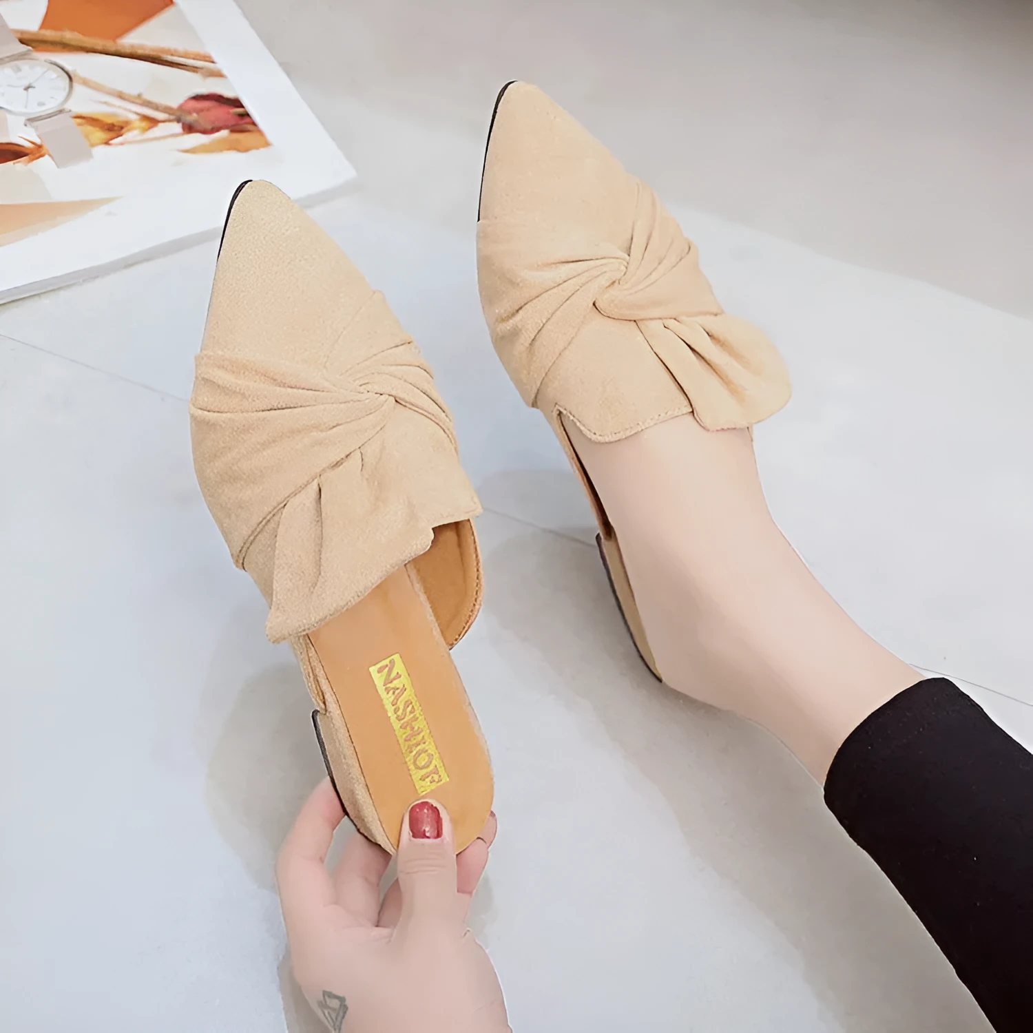 Women's suede pointed slippers with low square heel and bow detail, black colour, side view