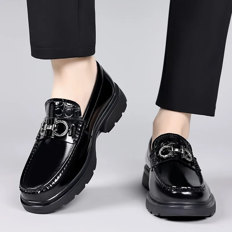 Men's low-top cowhide leather retro casual shoes in black, rubber sole, sewing thread detail, side view