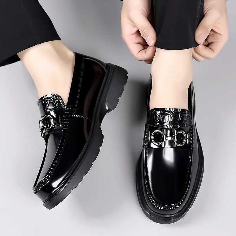Men's low-top cowhide leather retro casual shoes in black, rubber sole, sewing thread detail, side view