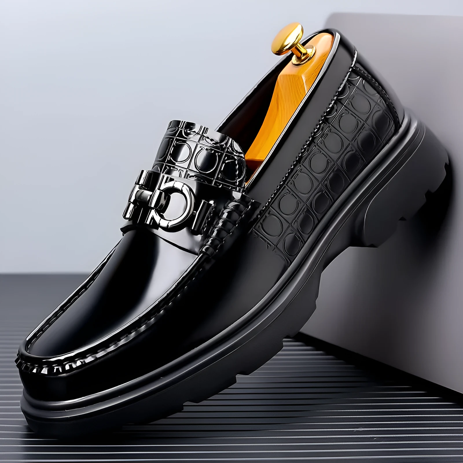 Men's low-top cowhide leather retro casual shoes in black, rubber sole, sewing thread detail, side view