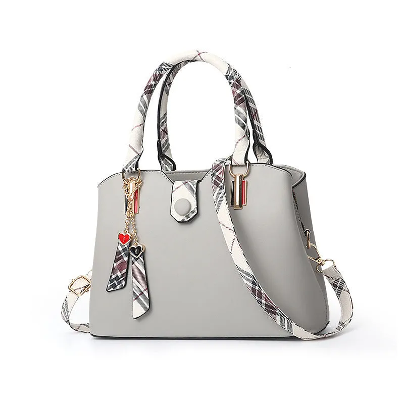 Ladies handbag in PU leather, medium Boston bag shape, square vertical section, with zipper closure and metal accents