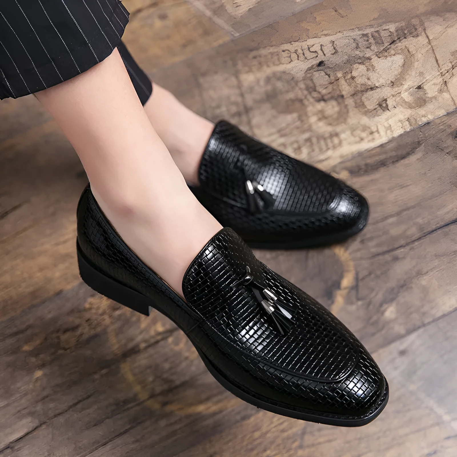 Men's black formal slip-on shoe with pointed toe and decorative tassel on artificial PU upper.