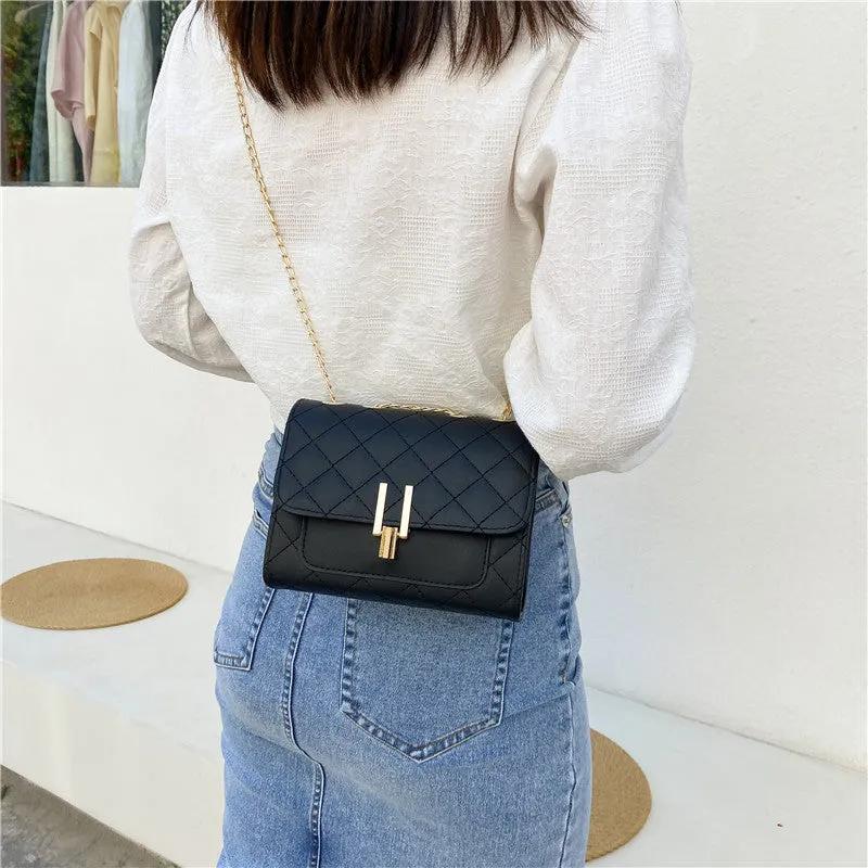 Women's diamond lattice chain crossbody bag in PU leather with adjustable strap