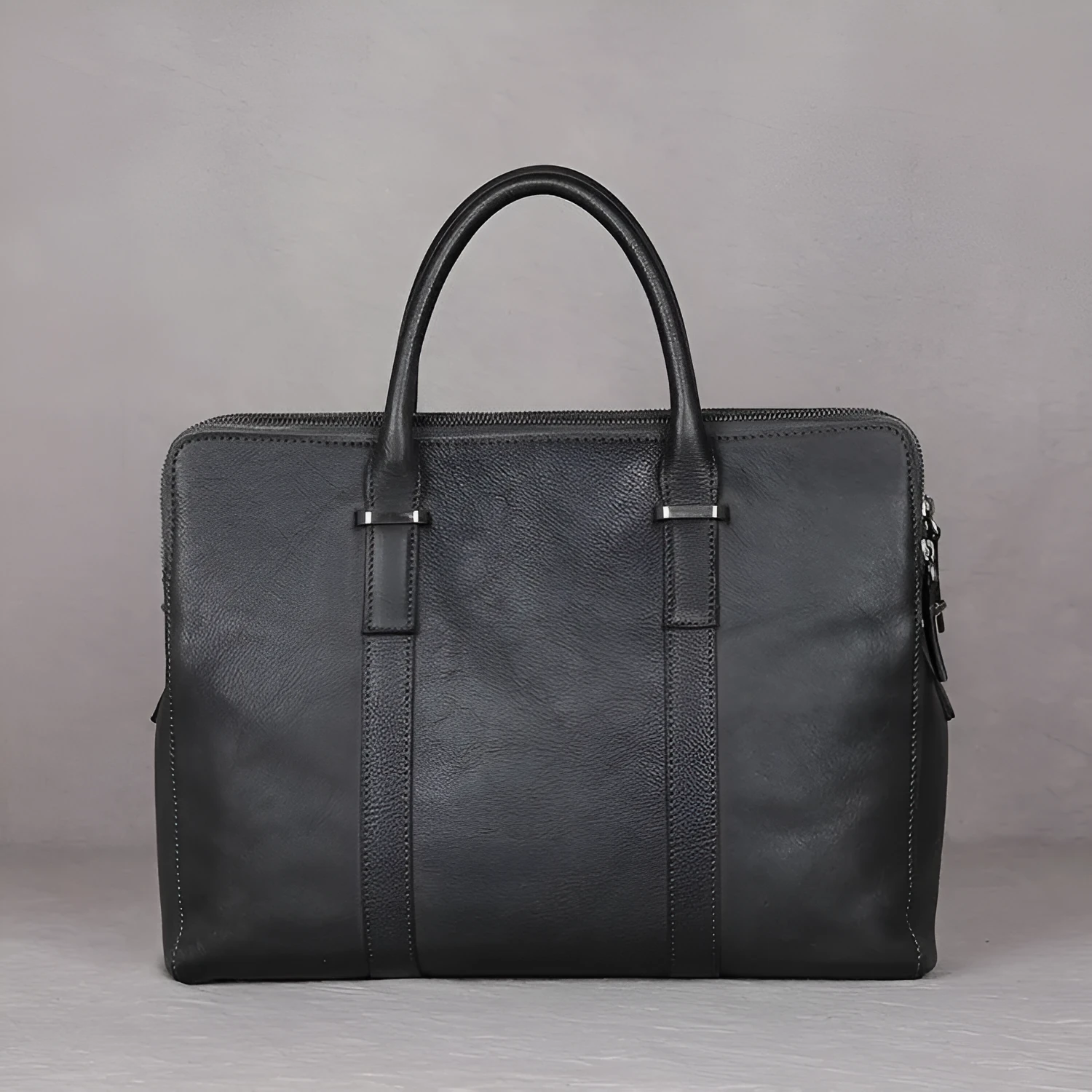 Vintage cowhide leather men's handbag in brown, medium size 35x8x26cm, with zipper closure and shoulder strap