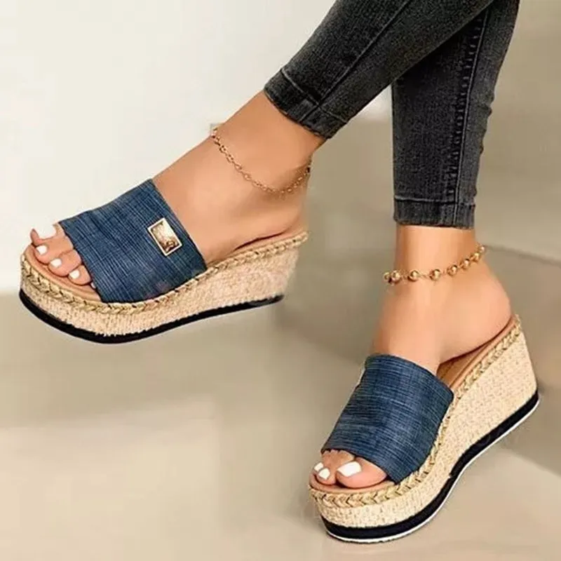 Oversized women's slippers sandals with thick muffin sole and sequin detail on artificial PU upper in Yellow