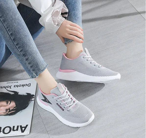 Women's flyknit sneakers in beige with low-top flat heel design and front lace-up fastening