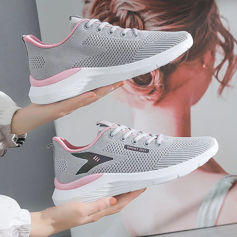 Women's flyknit sneakers in beige with low-top flat heel design and front lace-up fastening