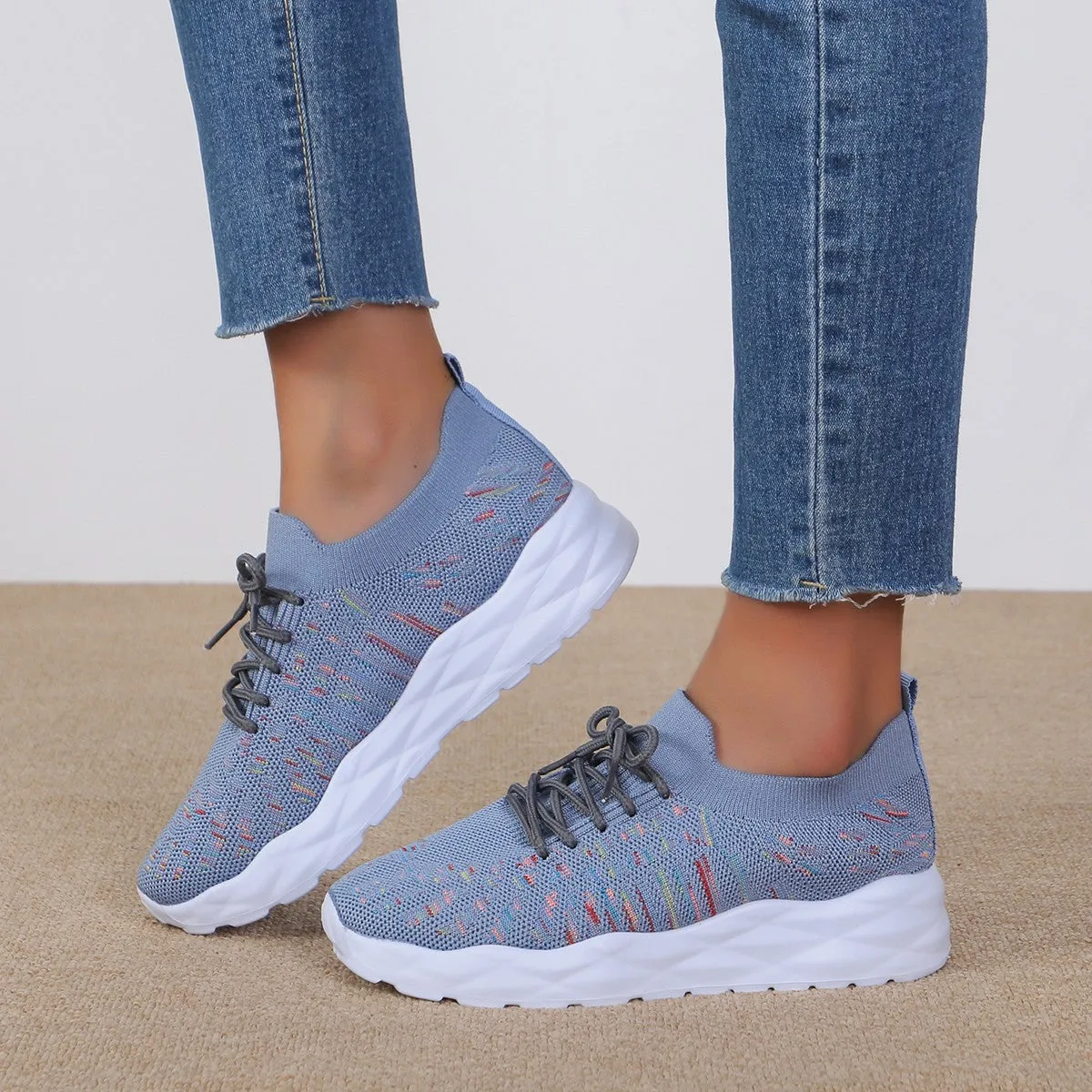 Solid colour women's flying woven pumps with mesh upper, flat heel, round toe, and cross shoulder straps