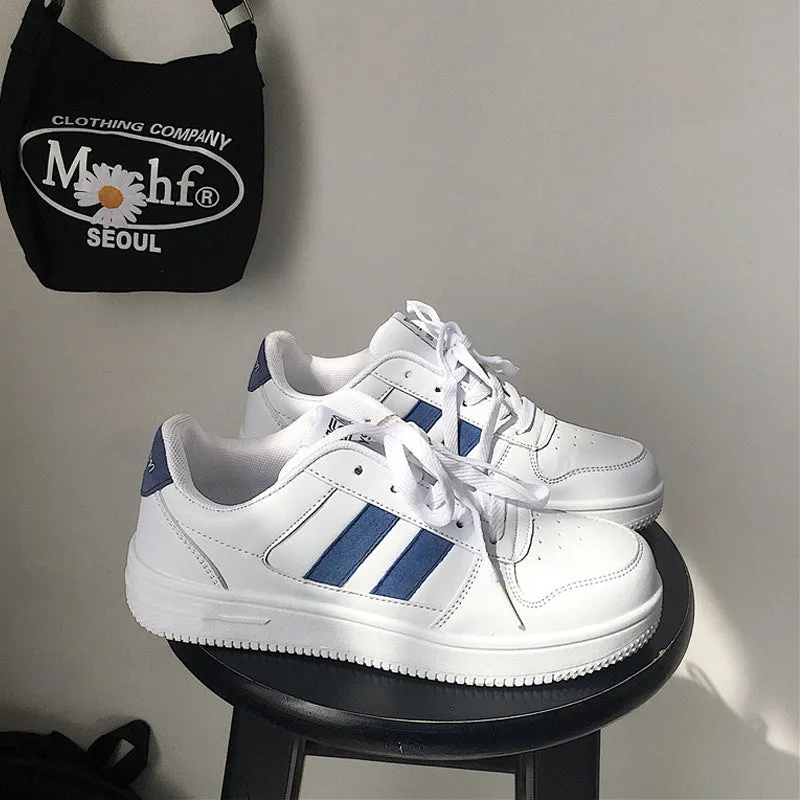 Low cut white PU sports casual shoe for men, lace-up design, solid colour, side view