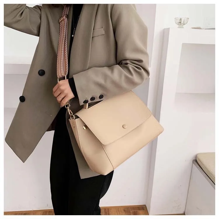 Atmospheric fashion handbag in beige with fabric texture PU, medium tote style for women