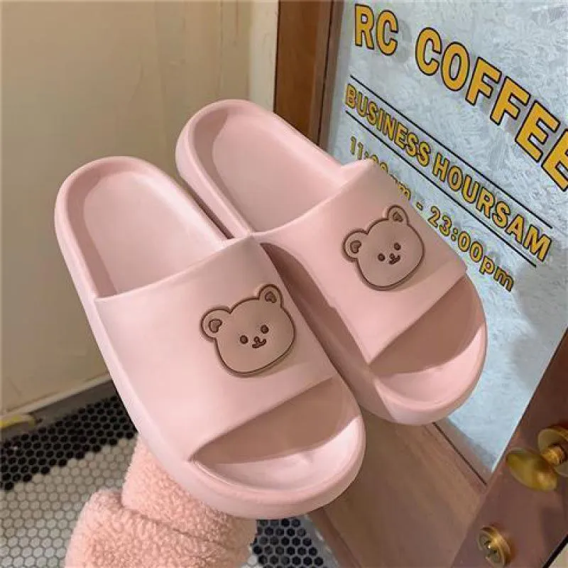 Bear slippers with non-slip EVA sole, flat bottom style, in beige colour, side view