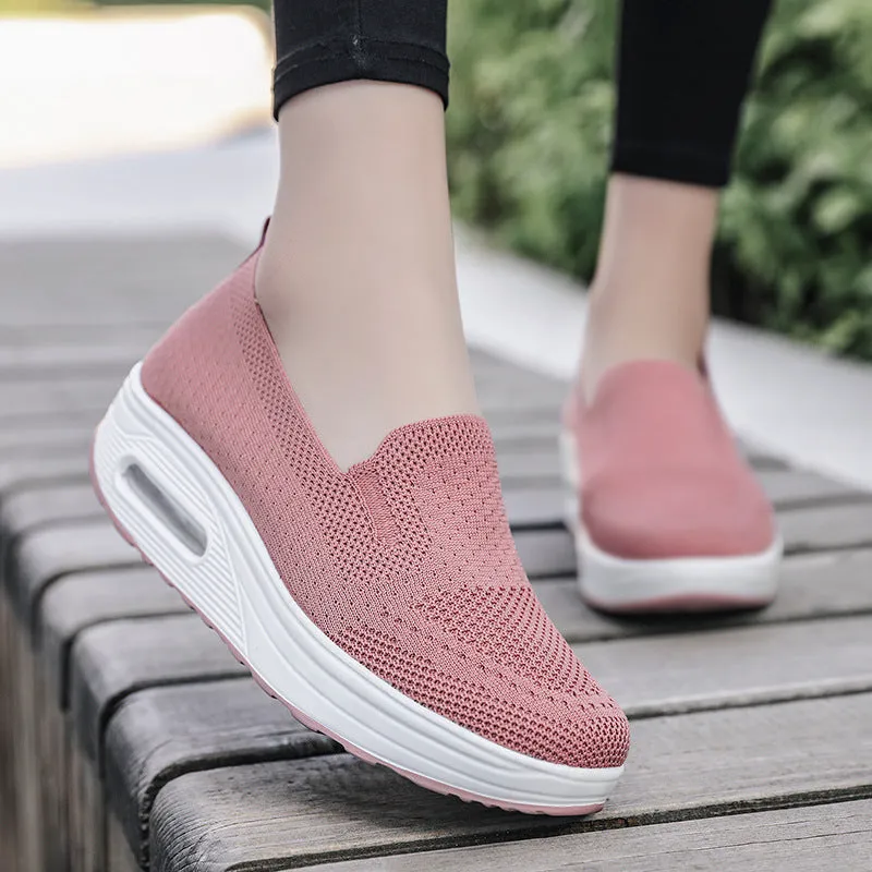 Women's mesh casual low top lace-up shoes in black with car stitching and round toe
