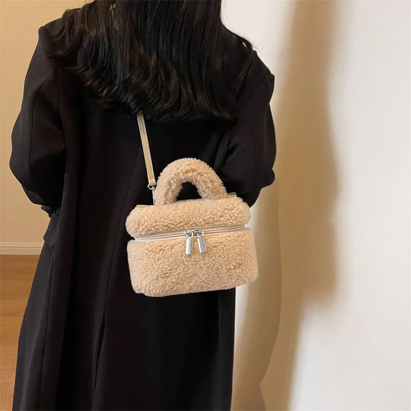 Plush women's shoulder bag in cream-white, box shape, with single strap and stitch detailing