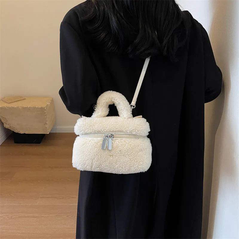 Plush women's shoulder bag in cream-white, box shape, with single strap and stitch detailing