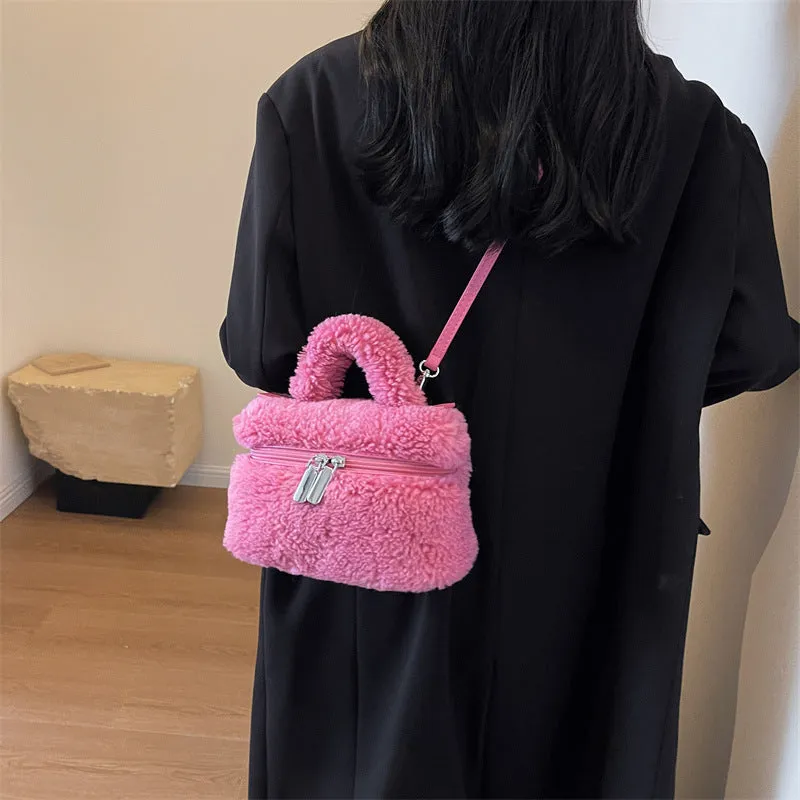 Plush women's shoulder bag in cream-white, box shape, with single strap and stitch detailing