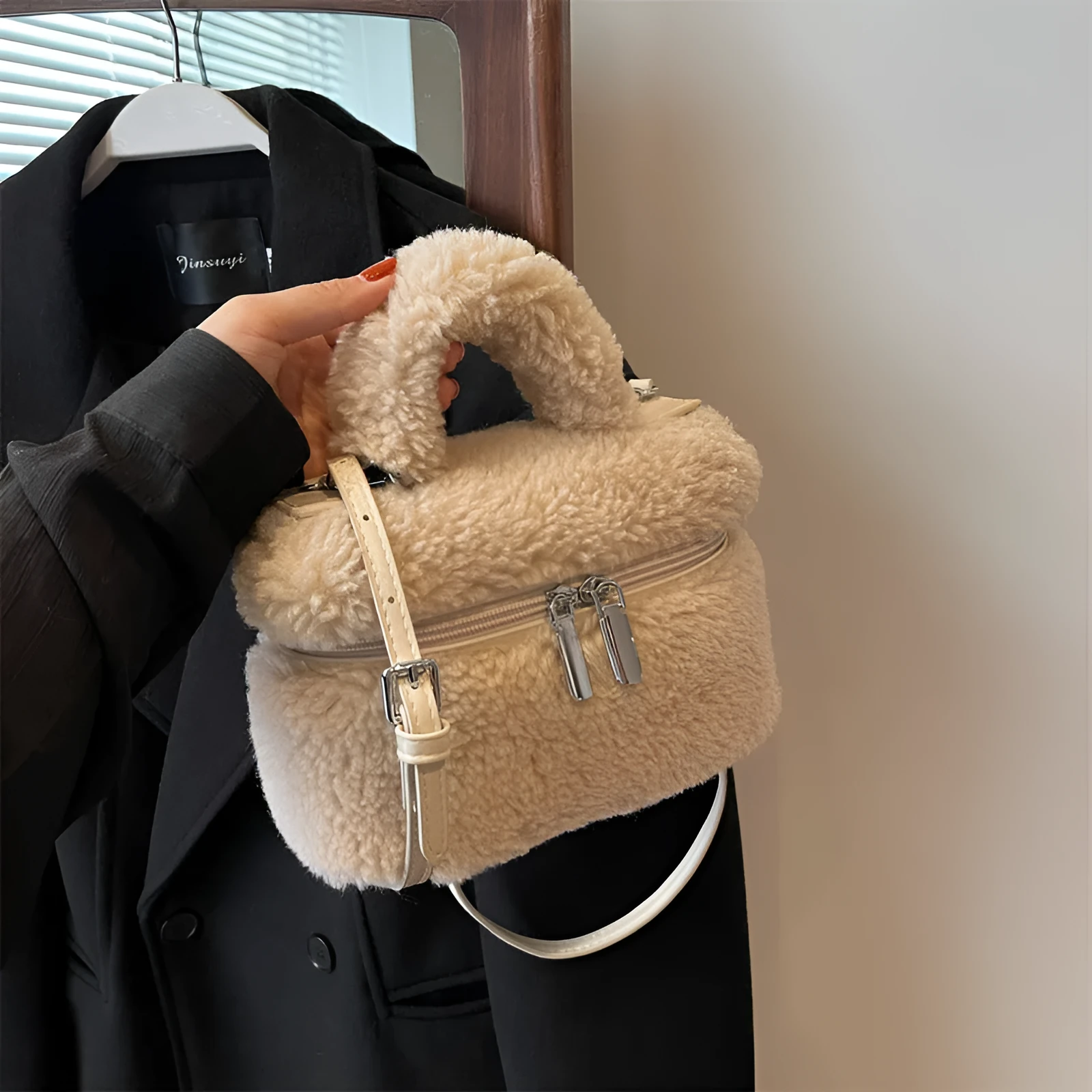 Plush women's shoulder bag in cream-white, box shape, with single strap and stitch detailing