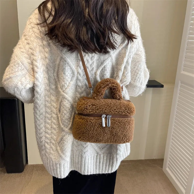 Plush women's shoulder bag in cream-white, box shape, with single strap and stitch detailing