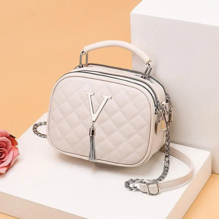 One-shoulder large capacity PU handbag in Deer Black with chain detail, horizontal square shape, 20 cm length