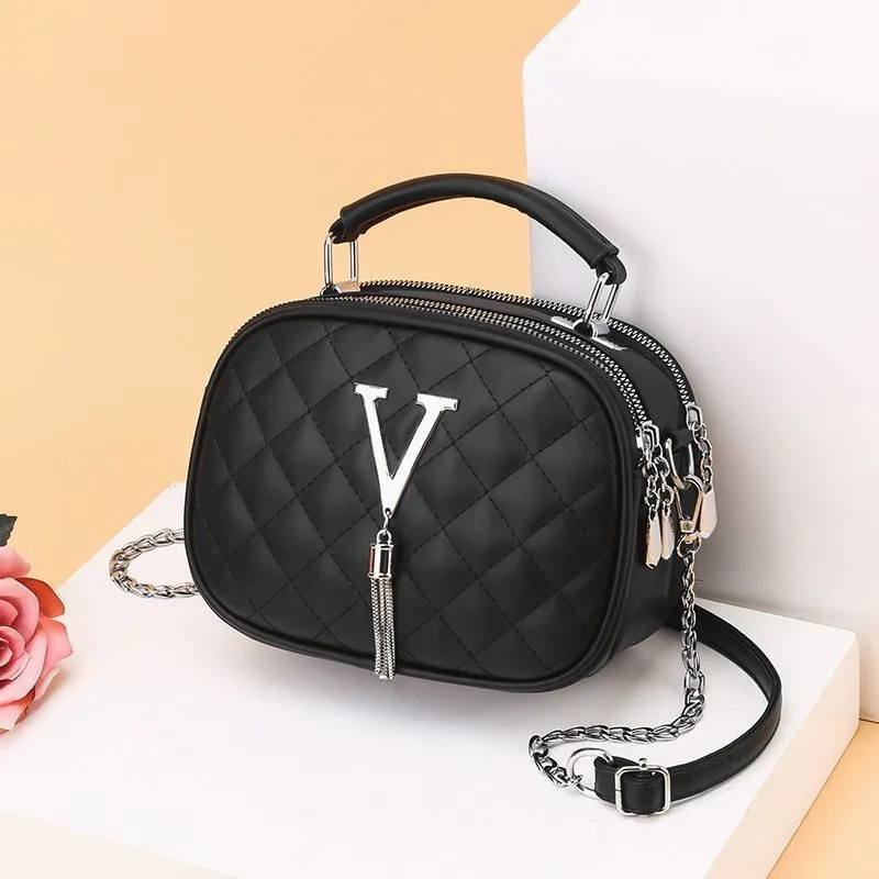 One-shoulder large capacity PU handbag in Deer Black with chain detail, horizontal square shape, 20 cm length