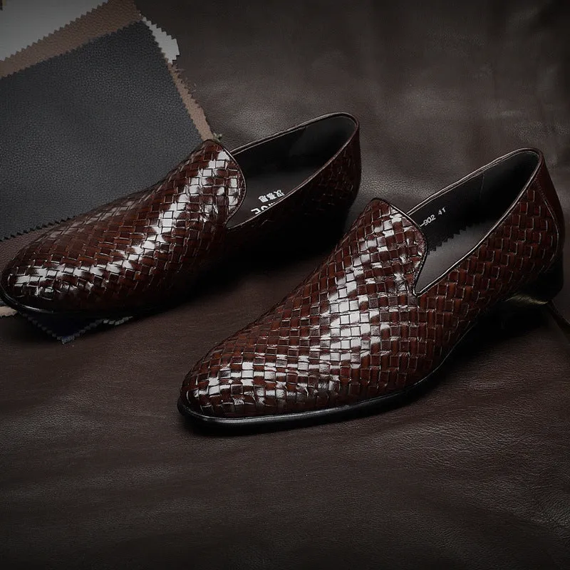 Men's cowhide woven leather business shoes with rubber sole in black, low-top vintage style with leather toe cap