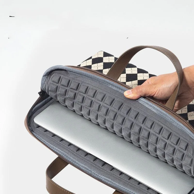 Diamond Lattice protective laptop sleeve with zip closure and leather handle for 13 inch notebook