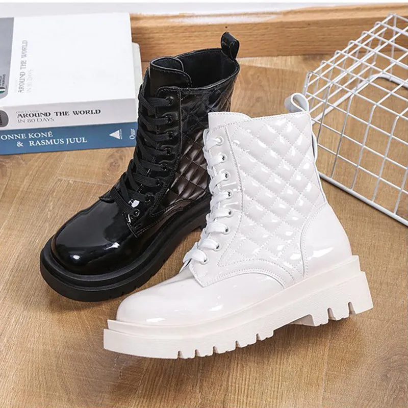 Women's lace-up thick-heeled ankle boots with quilted pattern, round toe, and rubber sole in beige
