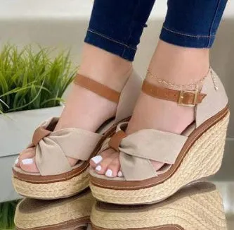 Women's belt buckle wedge toothy sandals with open toe and sponge cake sole in beige
