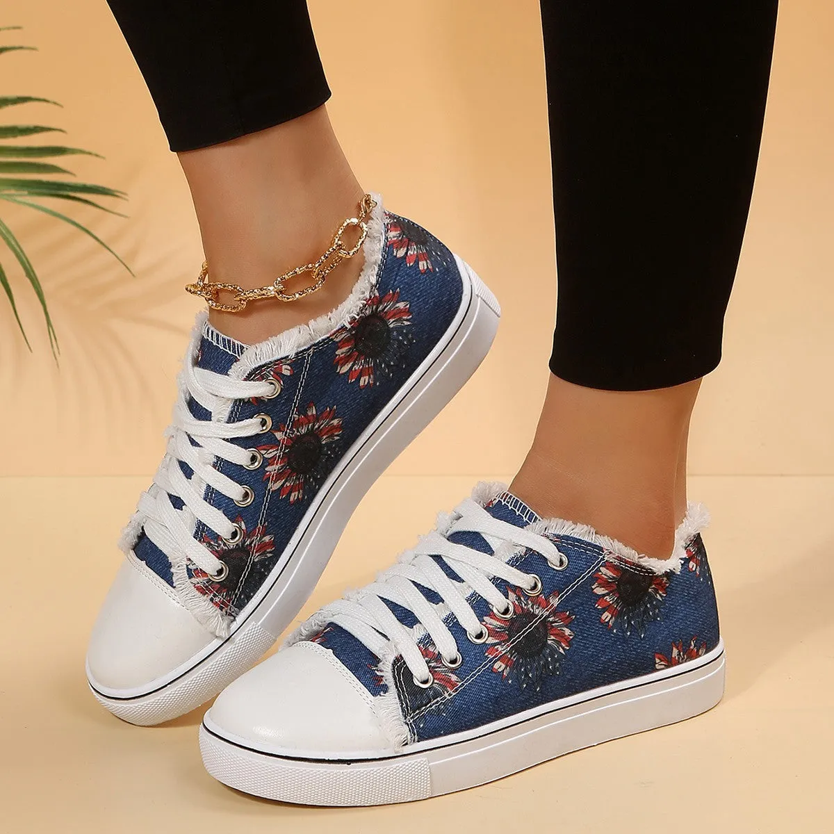 Casual flat canvas lace-up shoes with flower print, low-top, rubber sole, stitching detail, women walking loafers