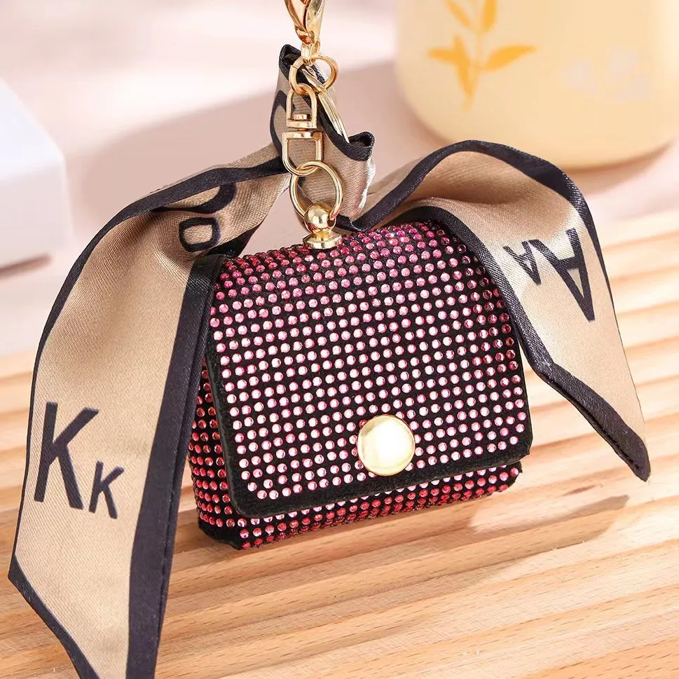 Mini diamond coin purse in ultra light polyester with chain, 7x5cm, black colour