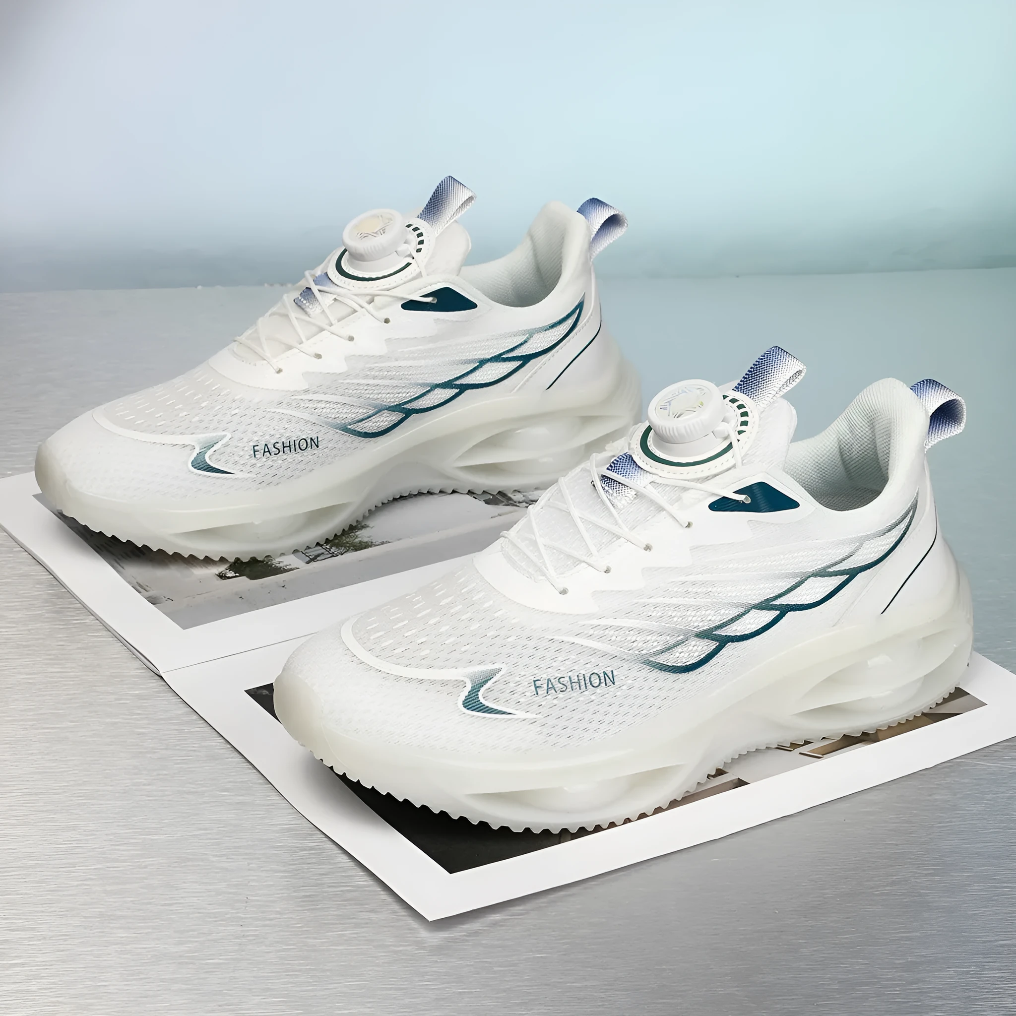Casual running shoes with mesh upper and rubber sole in three colour options