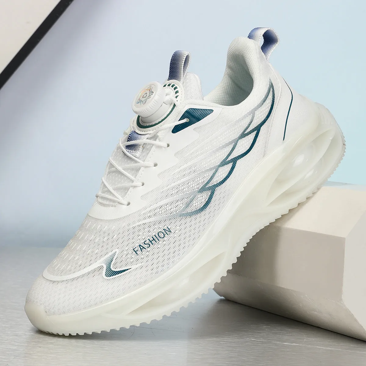 Casual running shoes with mesh upper and rubber sole in three colour options