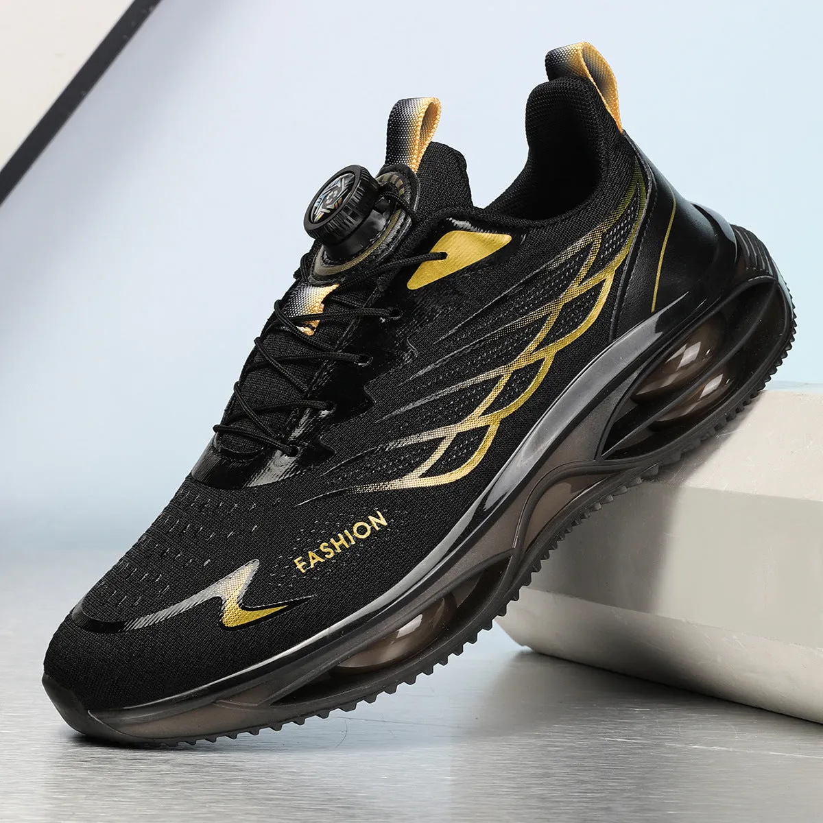 Casual running shoes with mesh upper and rubber sole in three colour options