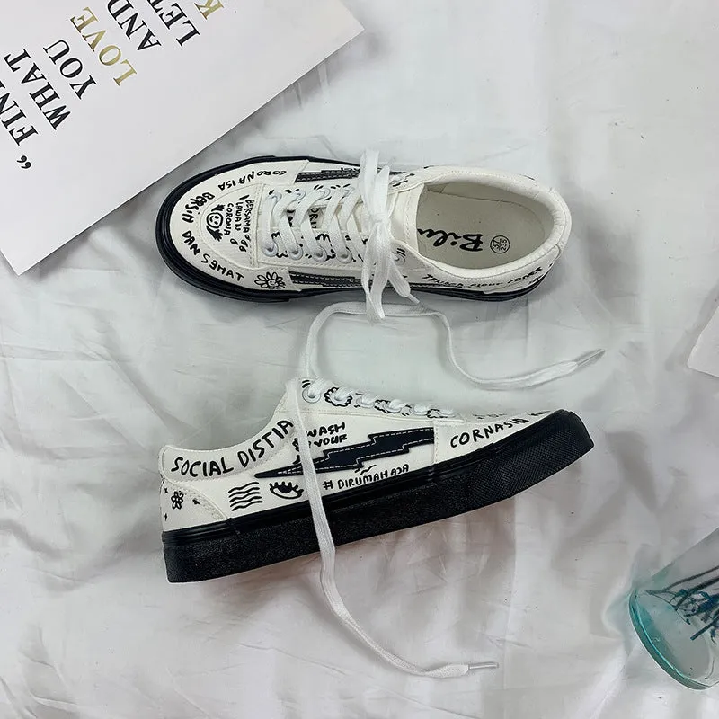 Women's white canvas shoes low top with lace-up tie and graffiti pattern on non-slip vulcanised sole
