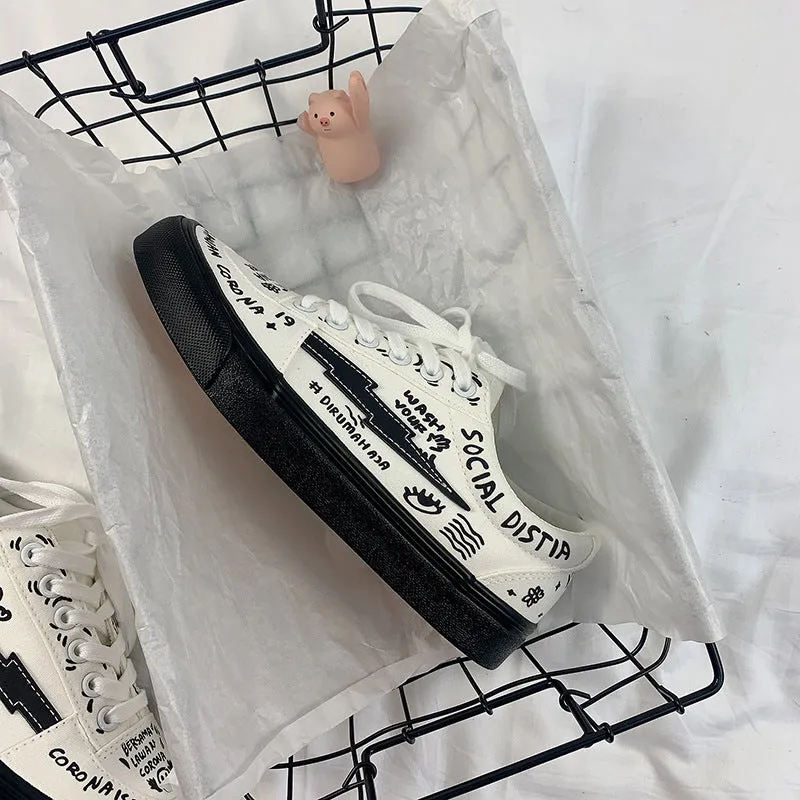 Women's white canvas shoes low top with lace-up tie and graffiti pattern on non-slip vulcanised sole