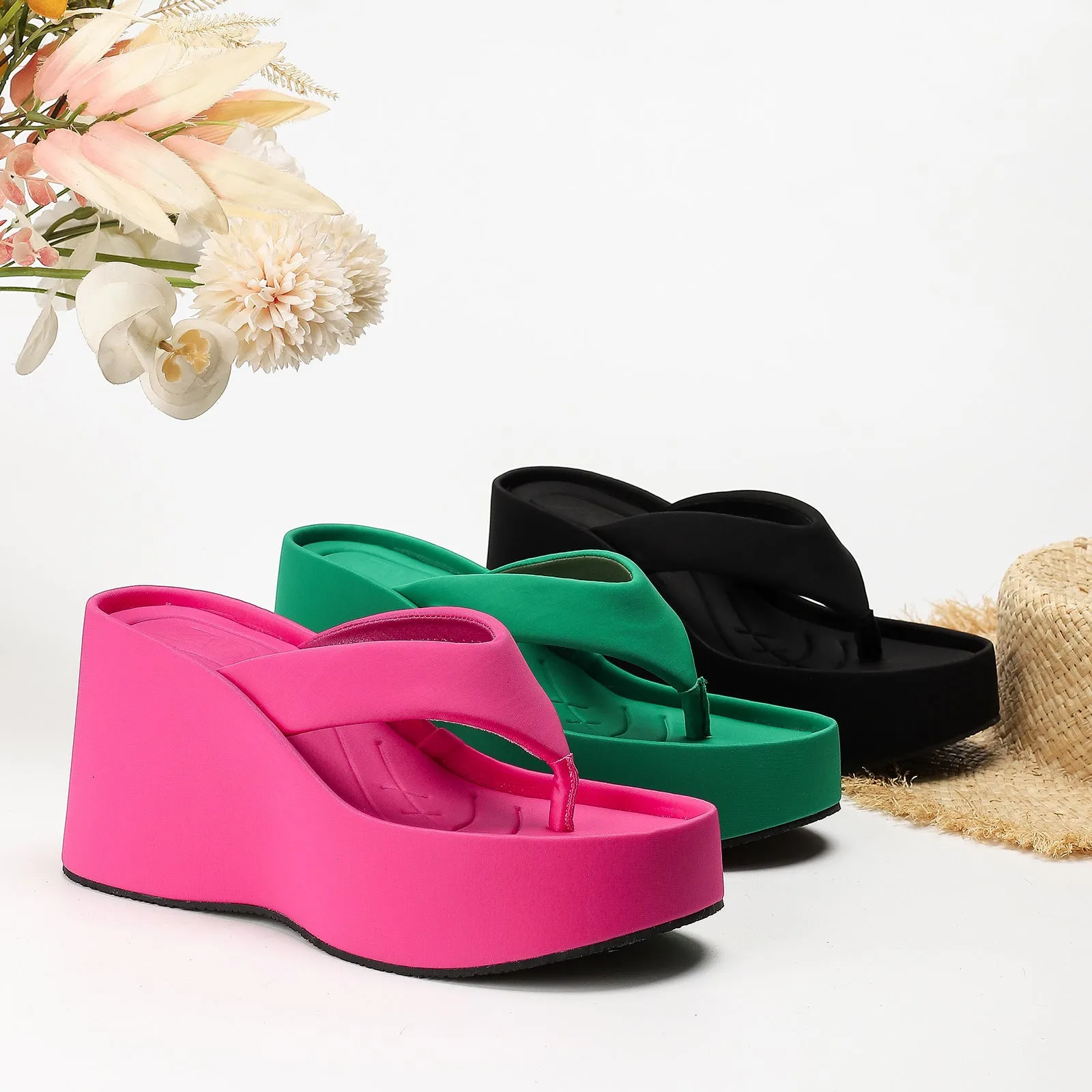 Thick soled slippers for women in black with PU upper and rubber sole, round toe design