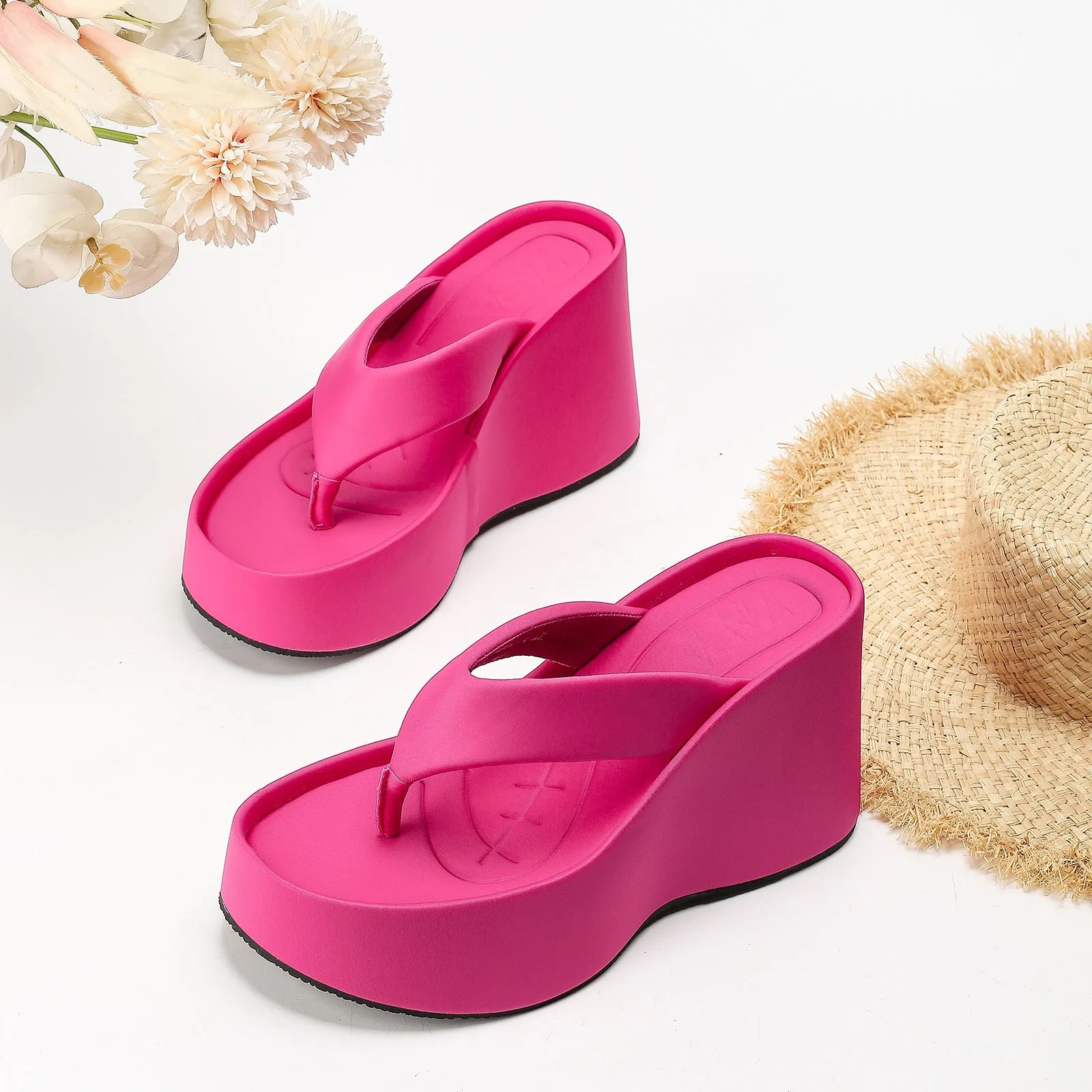 Thick soled slippers for women in black with PU upper and rubber sole, round toe design