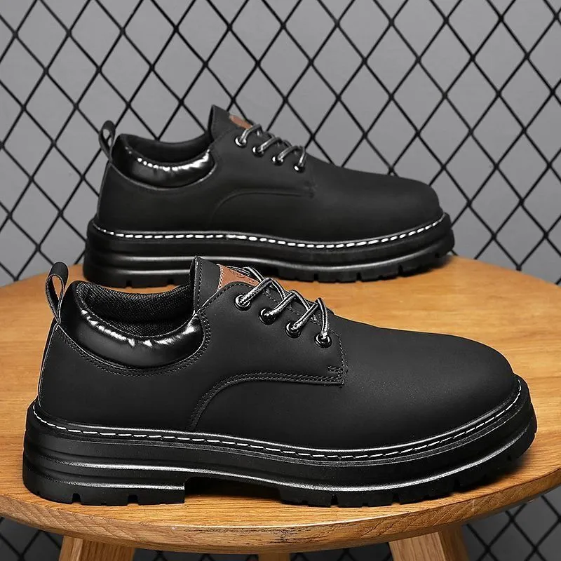 Men's breathable Martin platform boots in black with stitching details and rubber sole, low-top cut